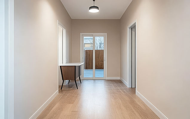 Malerarbeiten im Büroflur